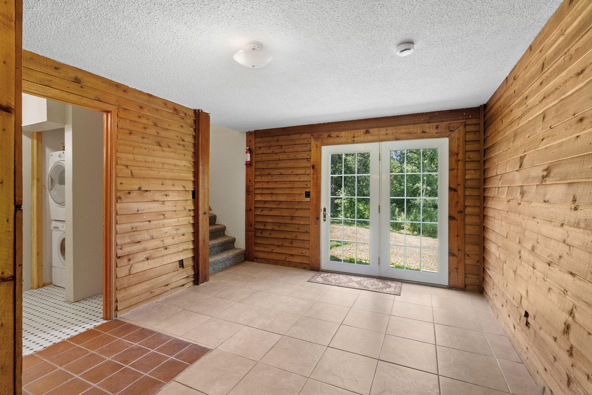 43-web-or-mls-16321 Iresfeld Ave-43.jpg