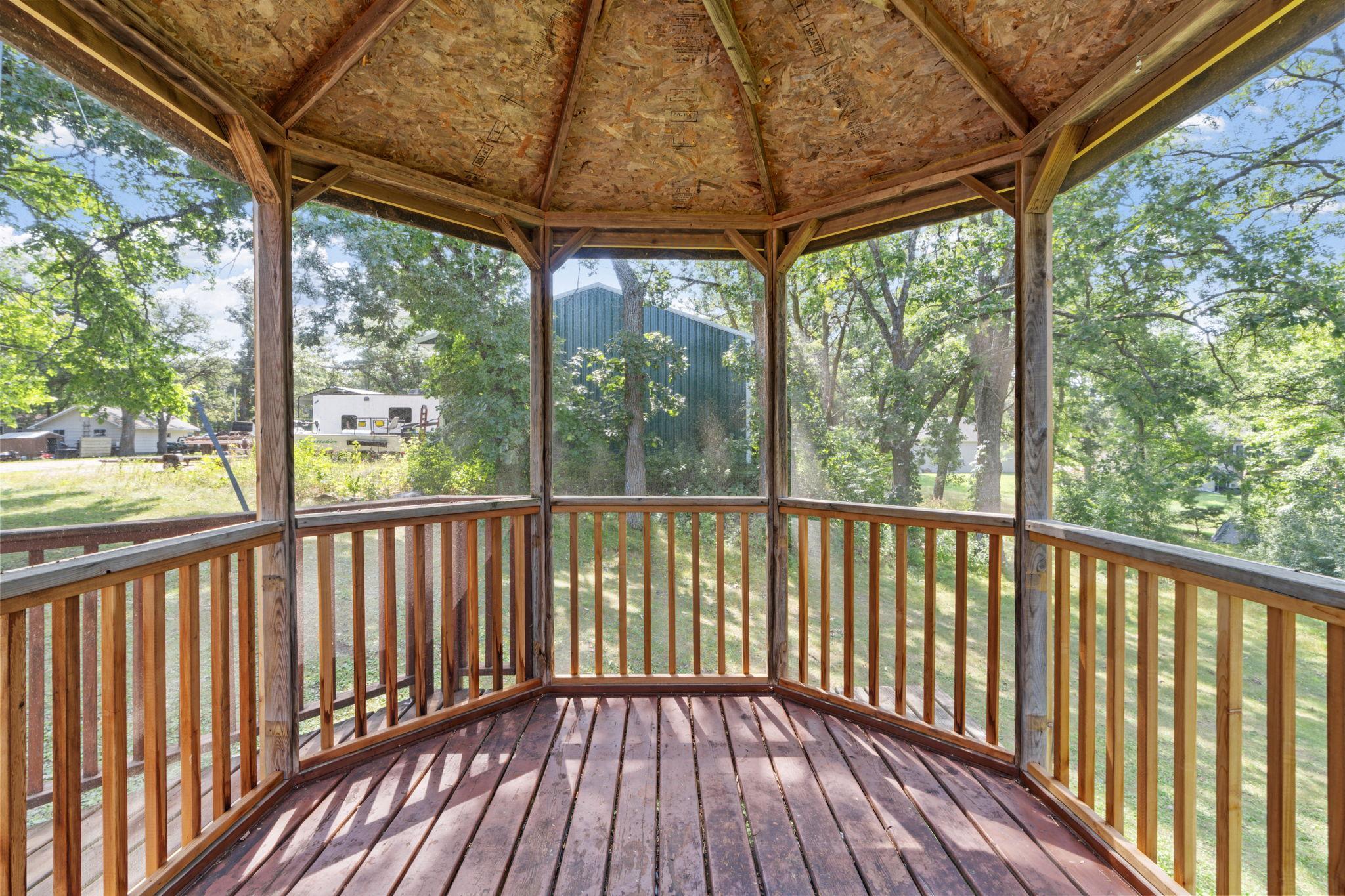 8-web-or-mls-16321 Iresfeld Ave-8.jpg