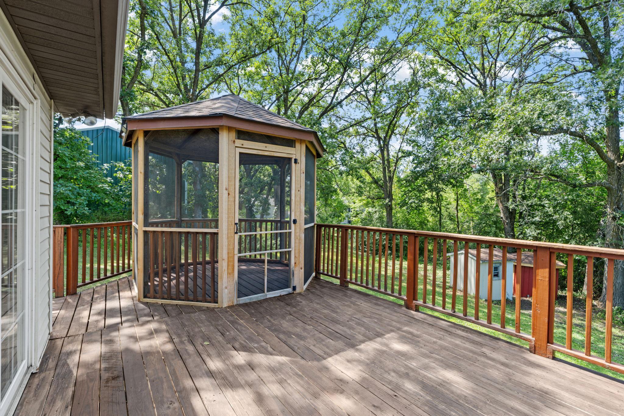 6-web-or-mls-16321 Iresfeld Ave-6.jpg