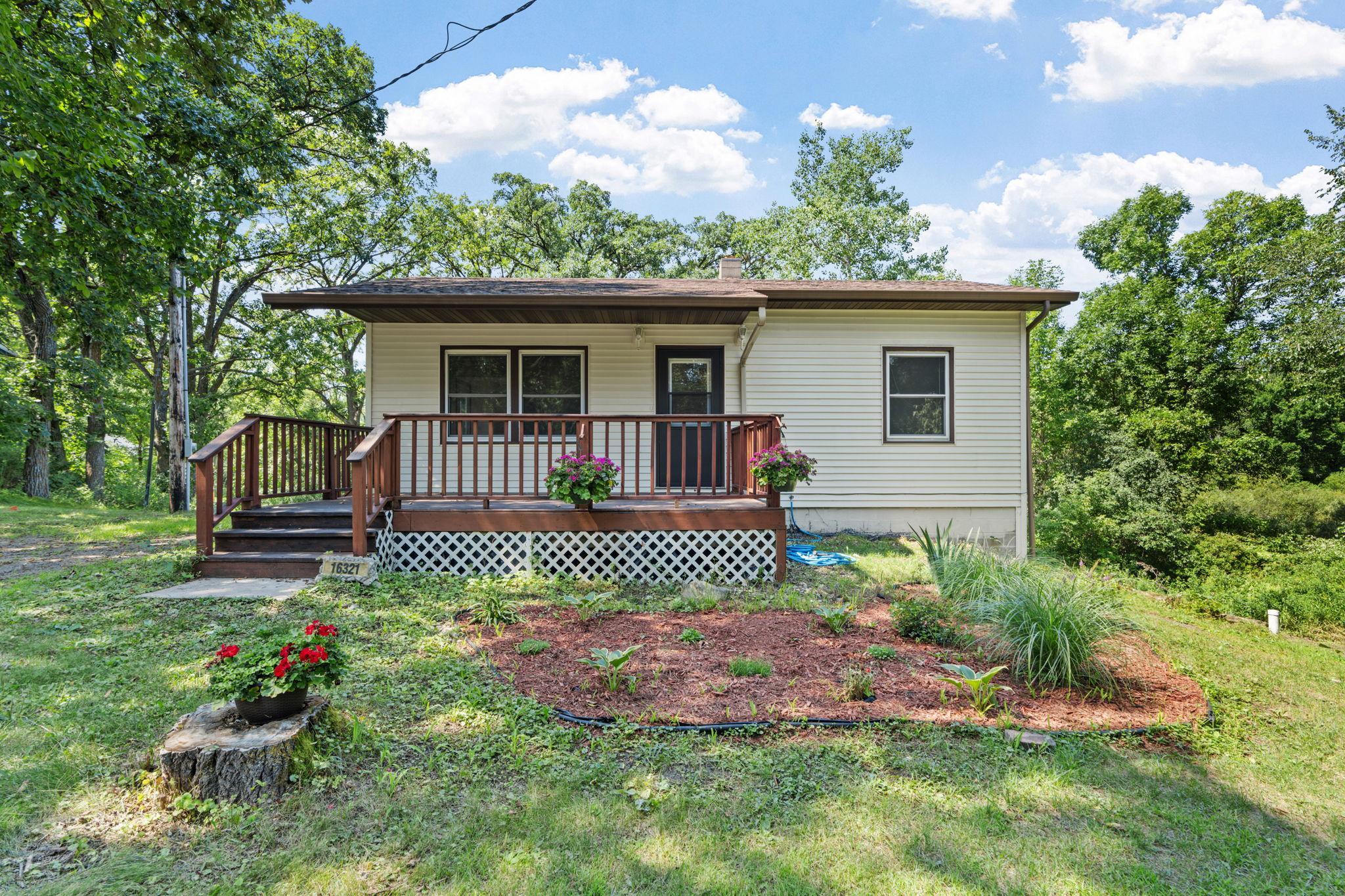 1-web-or-mls-16321 Iresfeld Ave-1.jpg