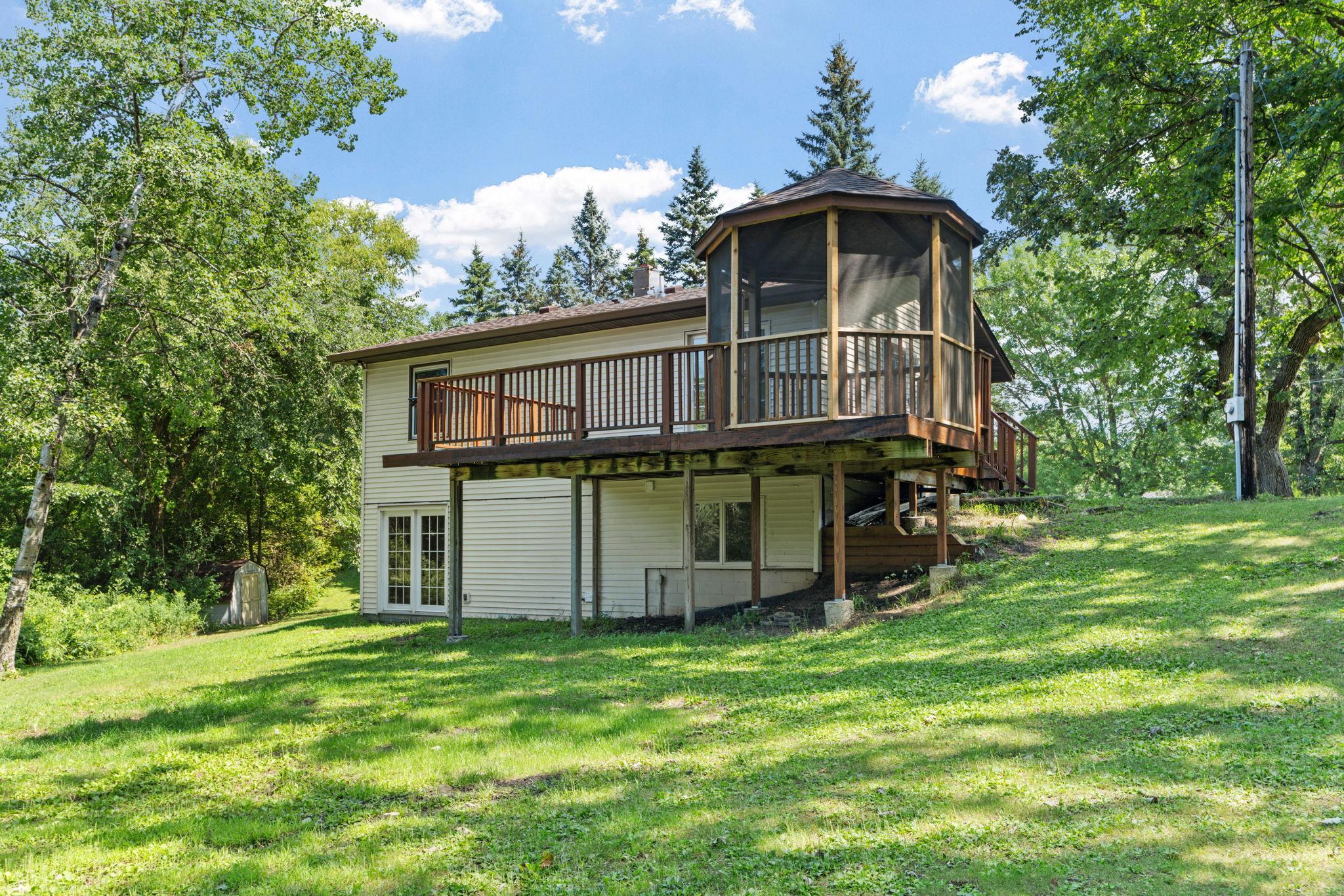 10-web-or-mls-16321 Iresfeld Ave-10.jpg
