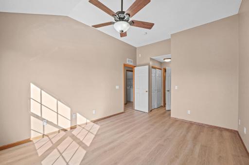 941 Newport Avenue, Shakopee, MN 55379