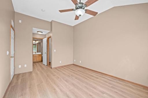 941 Newport Avenue, Shakopee, MN 55379