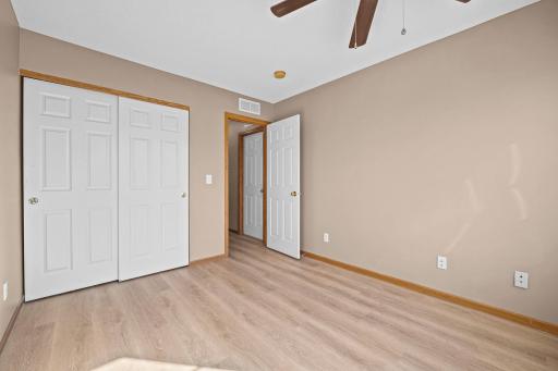 941 Newport Avenue, Shakopee, MN 55379