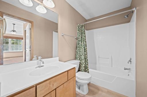 941 Newport Avenue, Shakopee, MN 55379