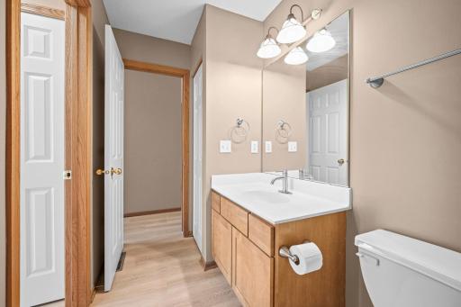 941 Newport Avenue, Shakopee, MN 55379