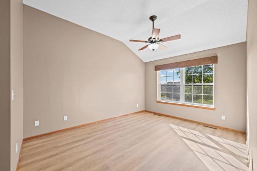 941 Newport Avenue, Shakopee, MN 55379