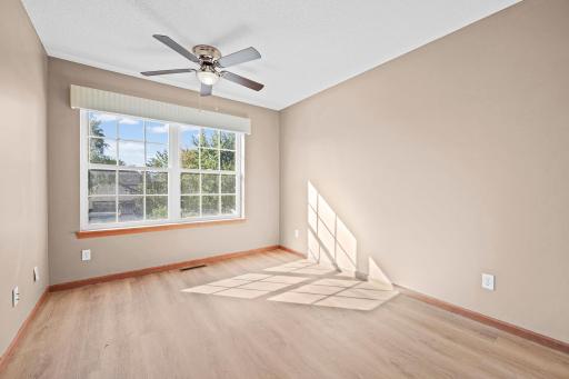 941 Newport Avenue, Shakopee, MN 55379