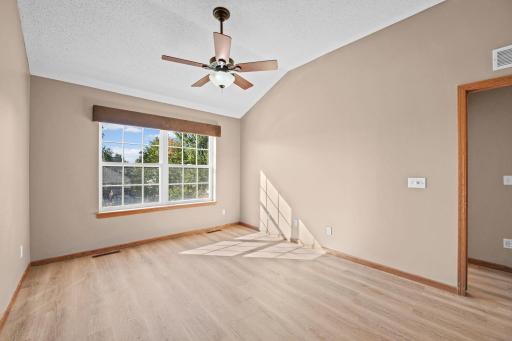 941 Newport Avenue, Shakopee, MN 55379