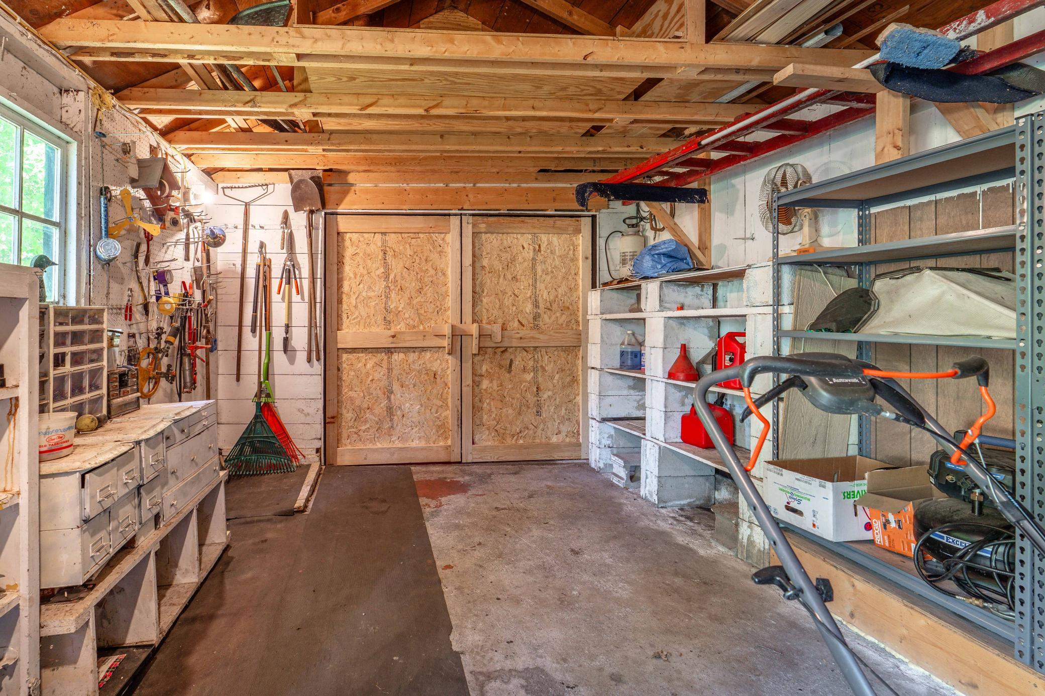 garage/shed