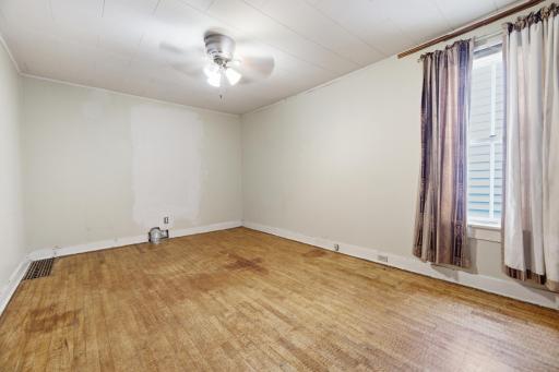 419 E 6th (12).jpg