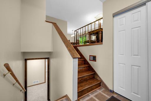 1989 Foxridge Road, Saint Paul, MN 55119