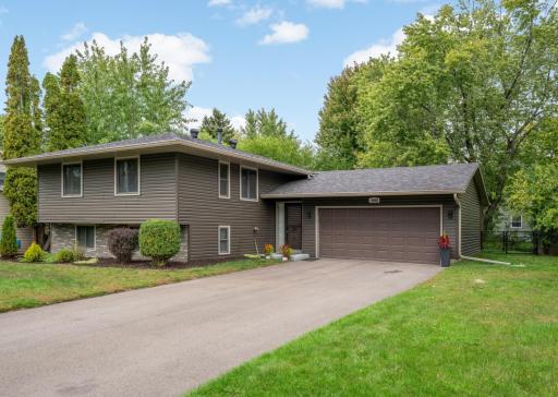 1989 Foxridge Road, Saint Paul, MN 55119