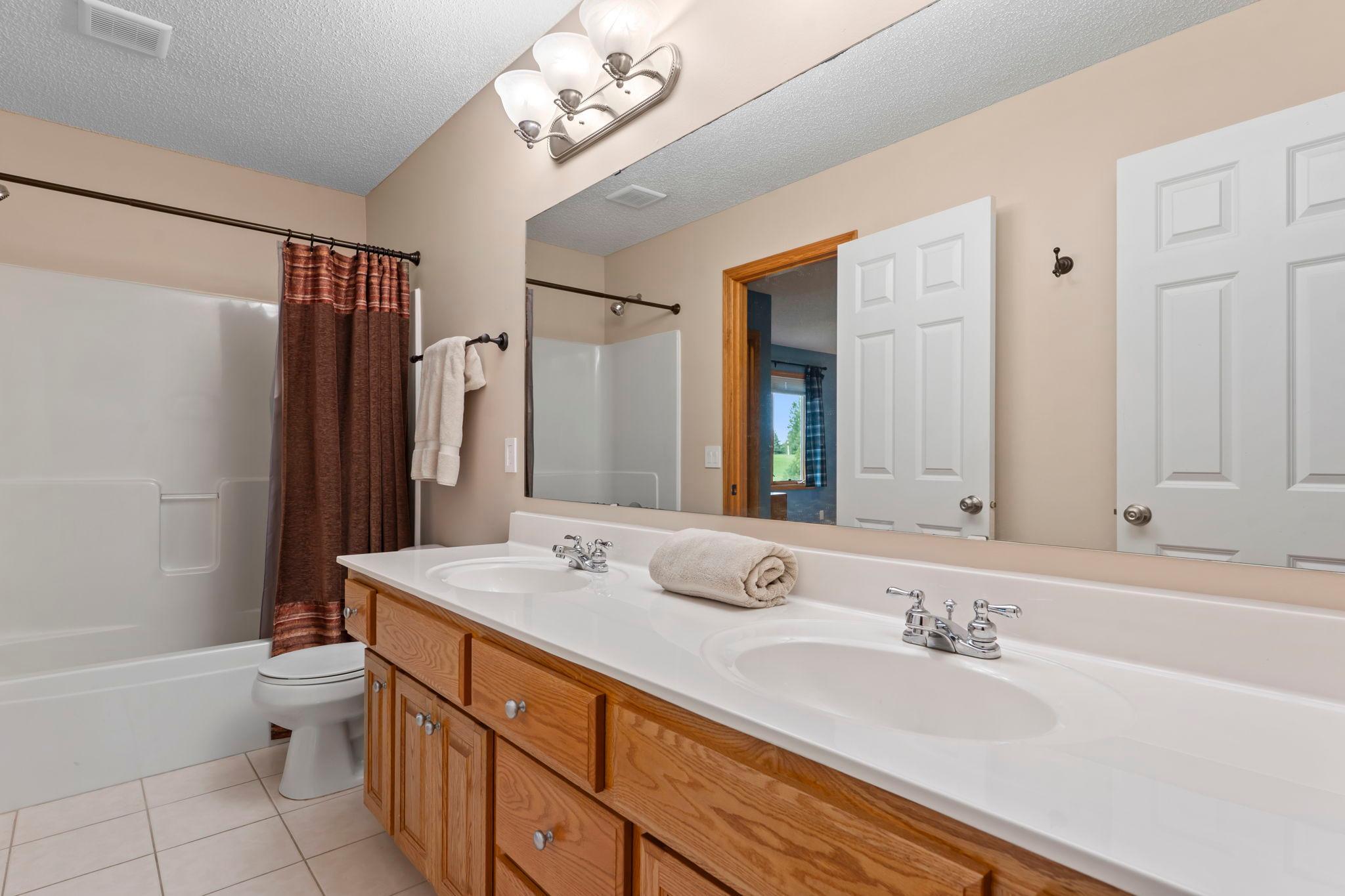 Upper level full bath