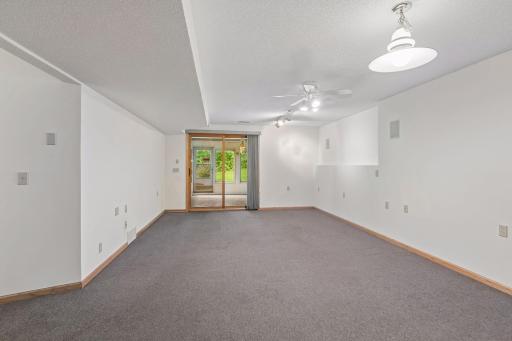 695 Emerald Ridge, Roseville, MN 55113