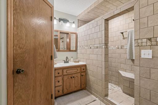 695 Emerald Ridge, Roseville, MN 55113