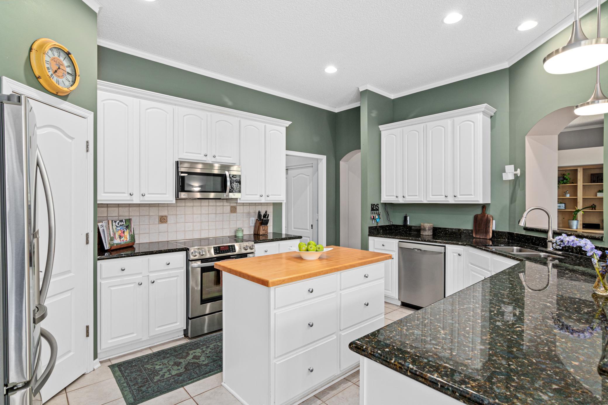 23 Ashbury Ct Photo (09).jpg