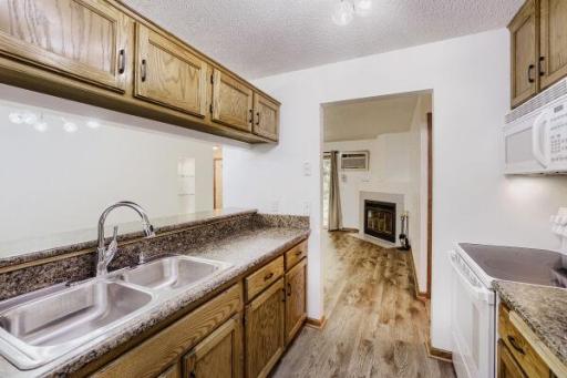 Kitchen 2.jpg