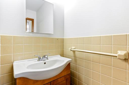 Primary Bedroom's en suite bathroom