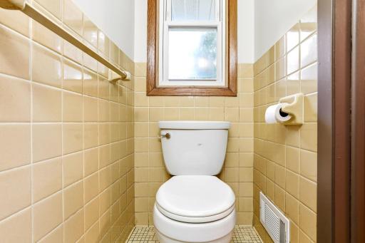 Primary Bedroom's en suite bathroom