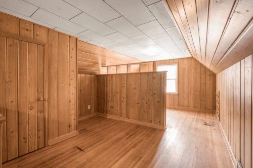 Lots of space for an office or playroom