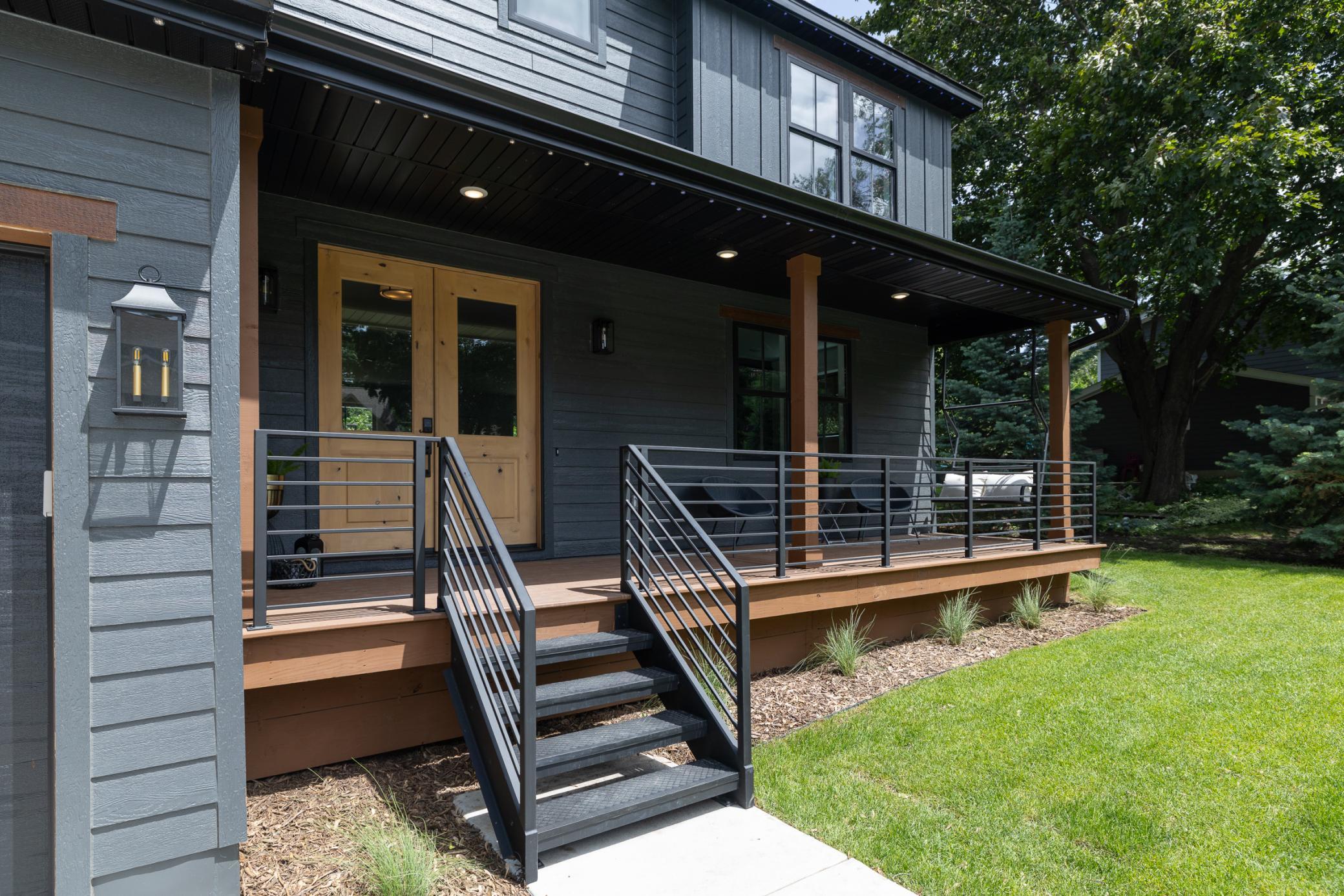 Front porch/Entry