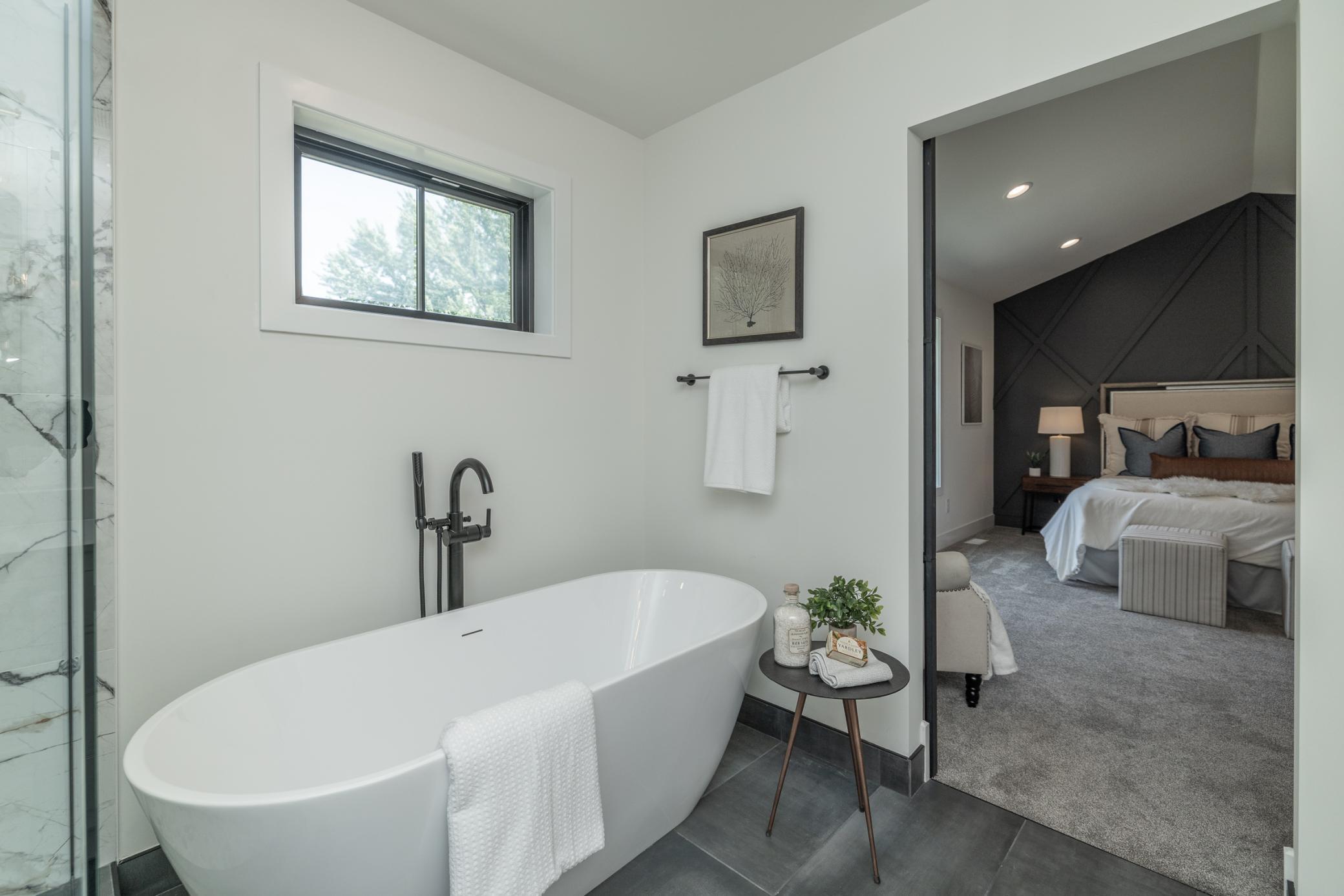 Soaker tub