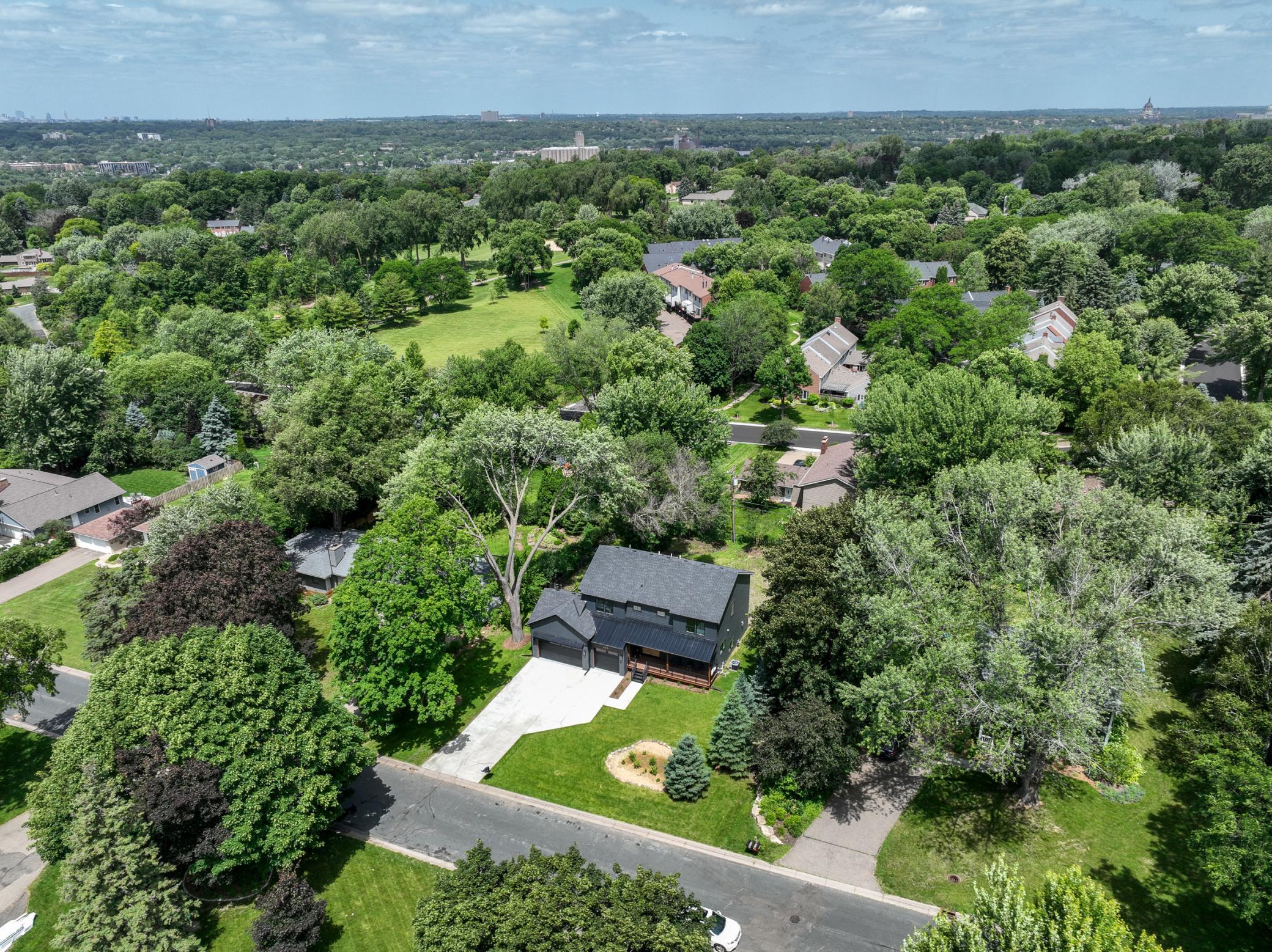 Aerial view of 625 Ivy Falls