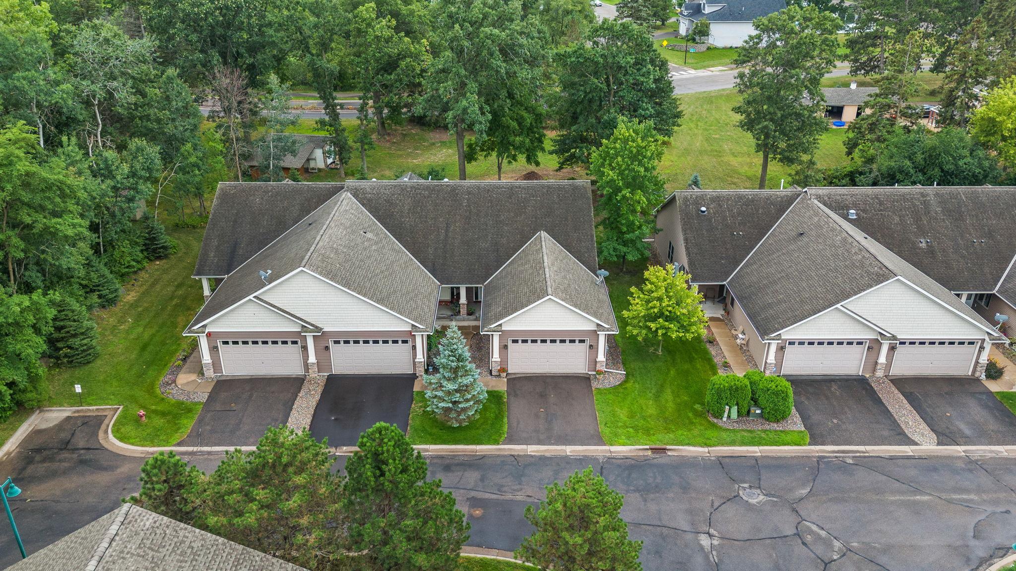 3-web-or-mls-5845 Oakgreen Court North Stillwater-7.jpg