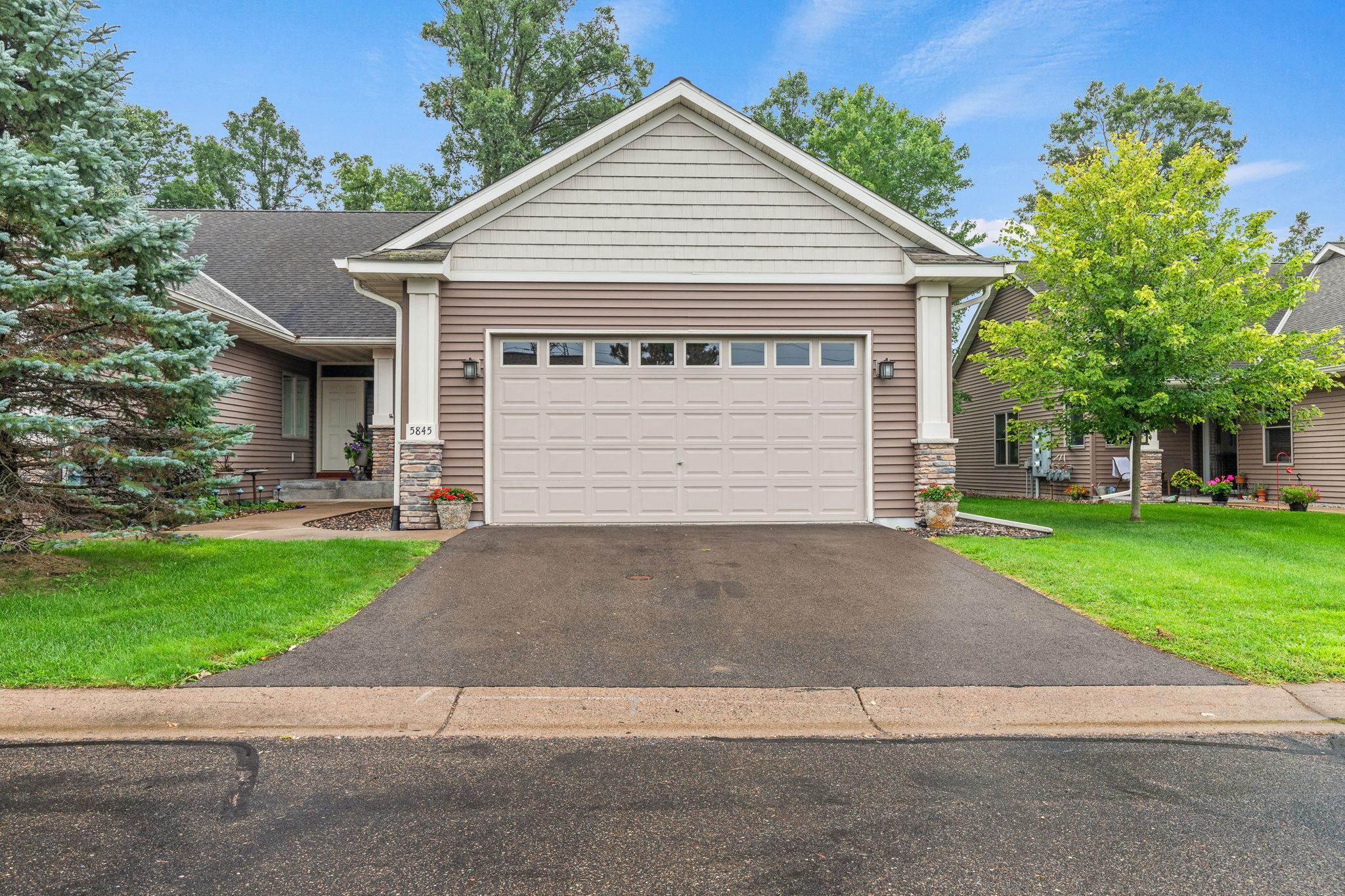 2-web-or-mls-5845 Oakgreen Court North Stillwater-3.jpg