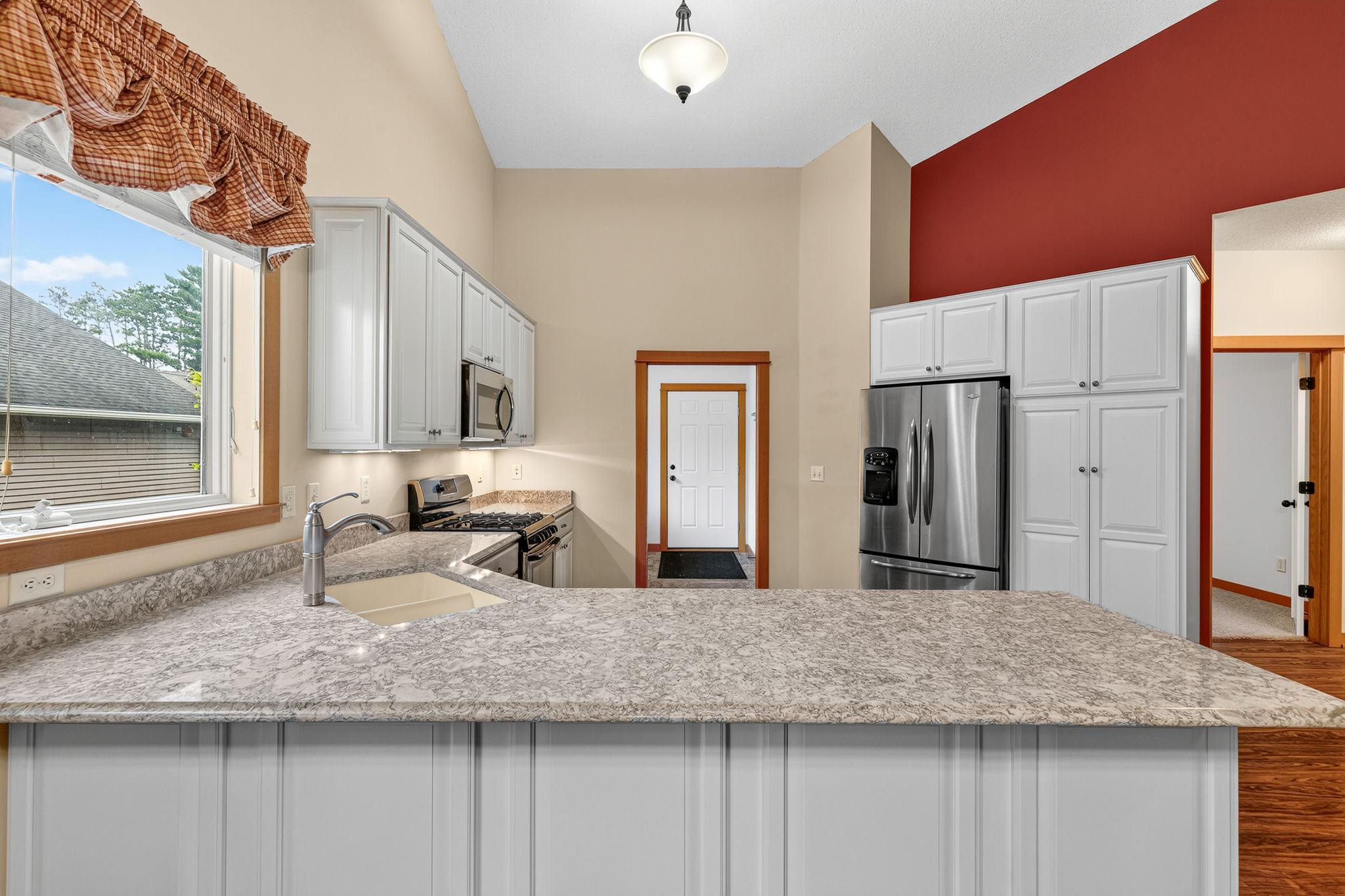 11-web-or-mls-5845 Oakgreen Court North Stillwater-18.jpg
