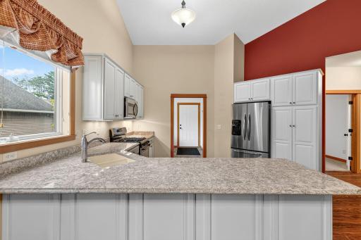 11-web-or-mls-5845 Oakgreen Court North Stillwater-18.jpg