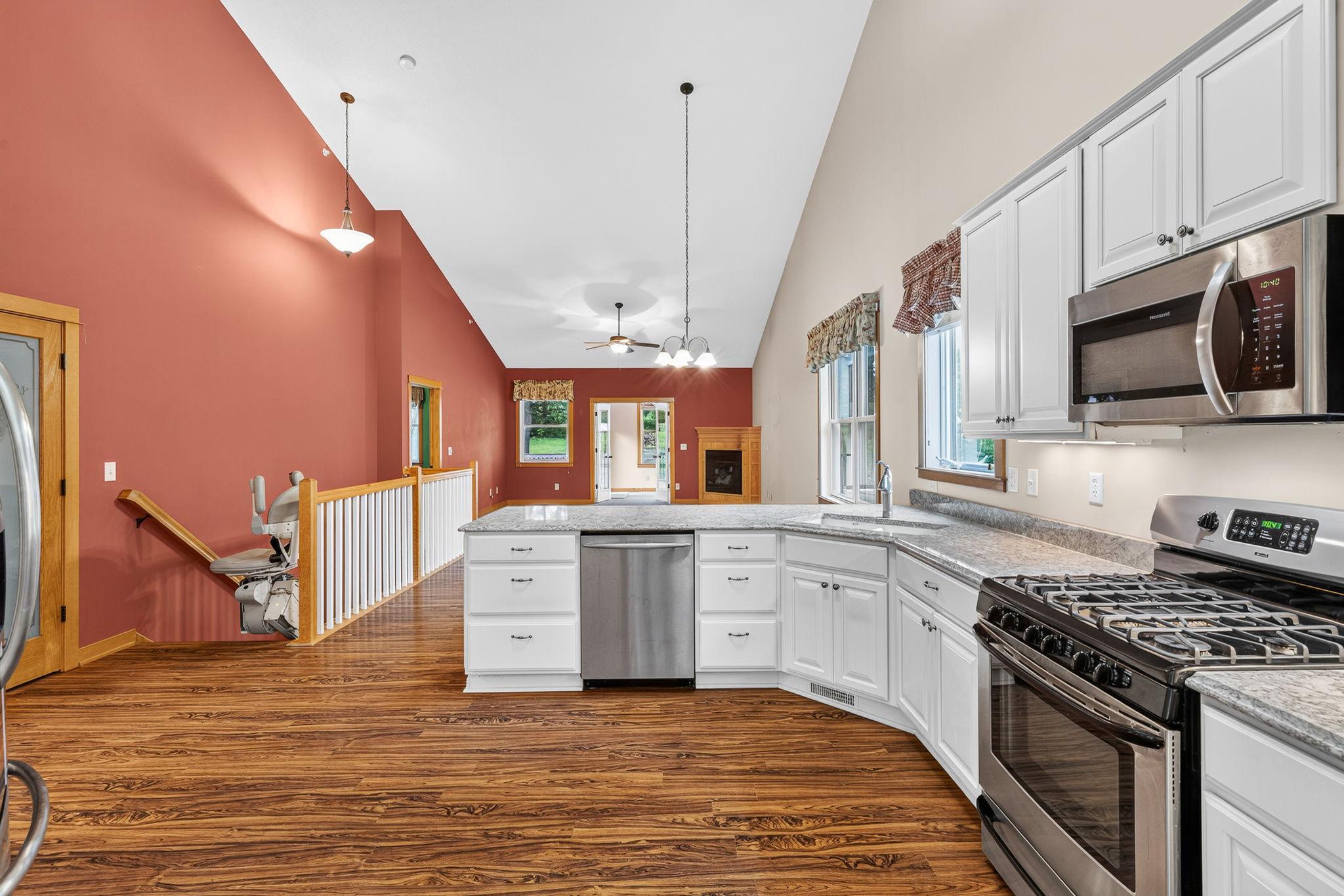 14-web-or-mls-5845 Oakgreen Court North Stillwater-21.jpg