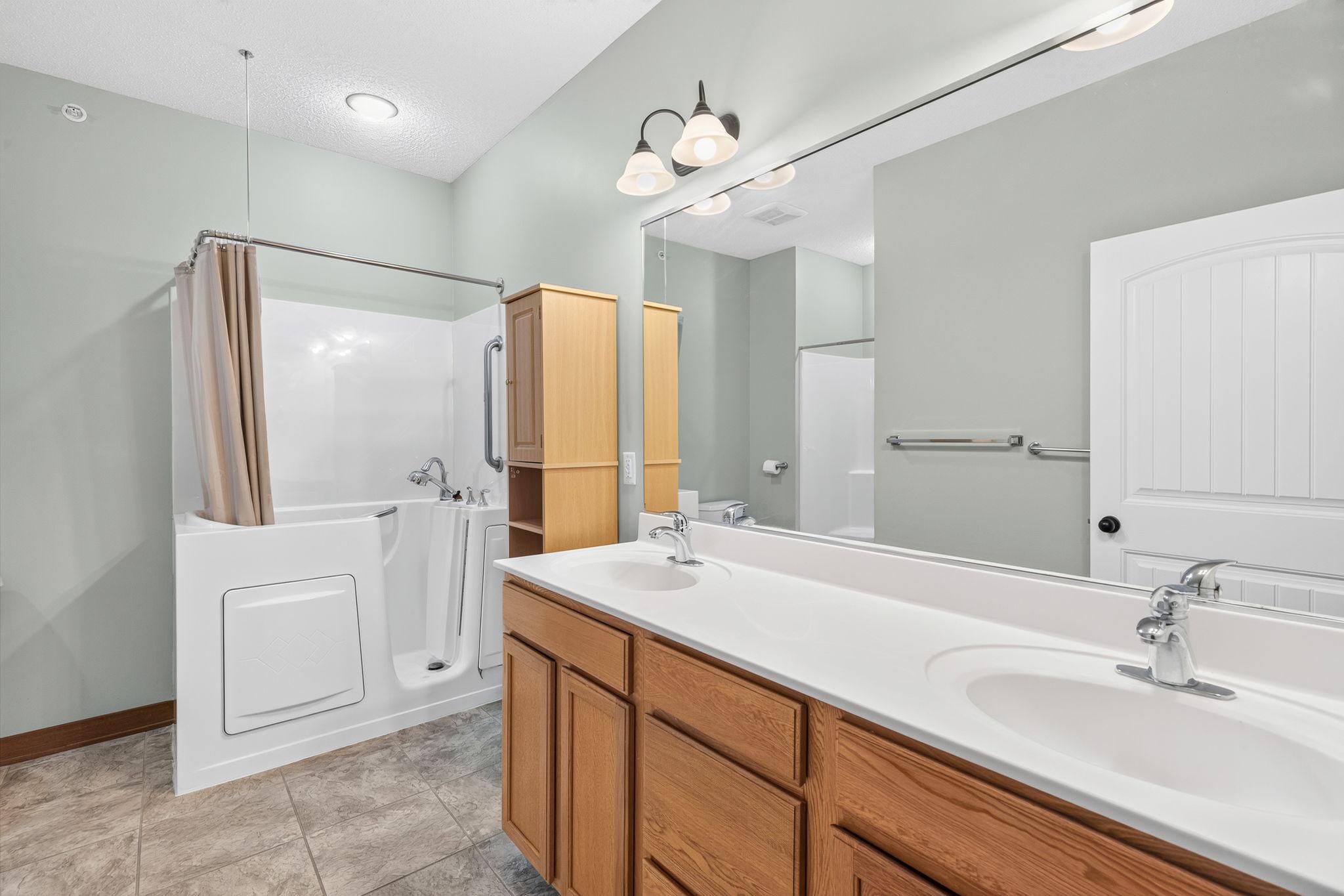 19-web-or-mls-5845 Oakgreen Court North Stillwater-15.jpg