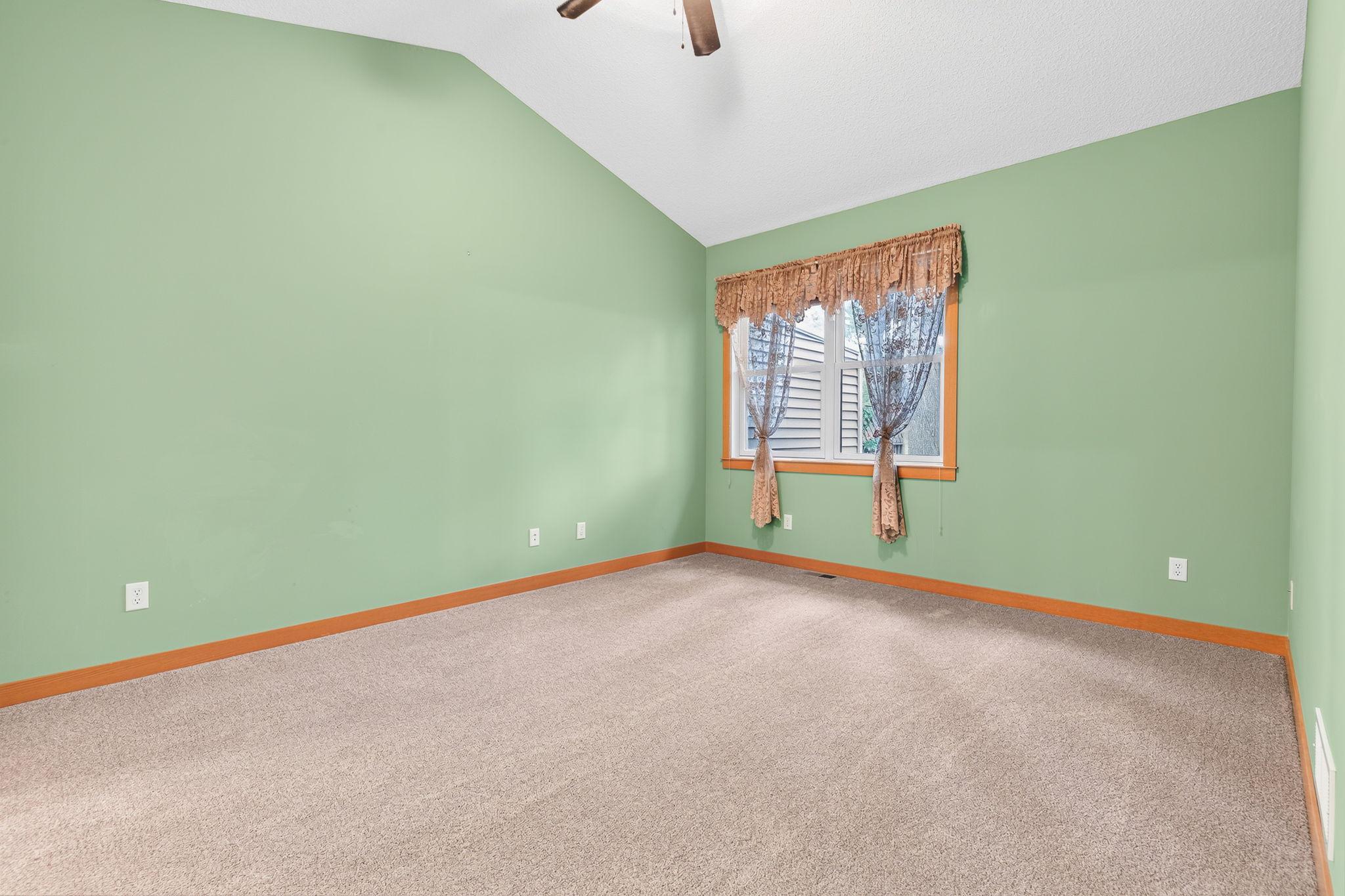 17-web-or-mls-5845 Oakgreen Court North Stillwater-13.jpg