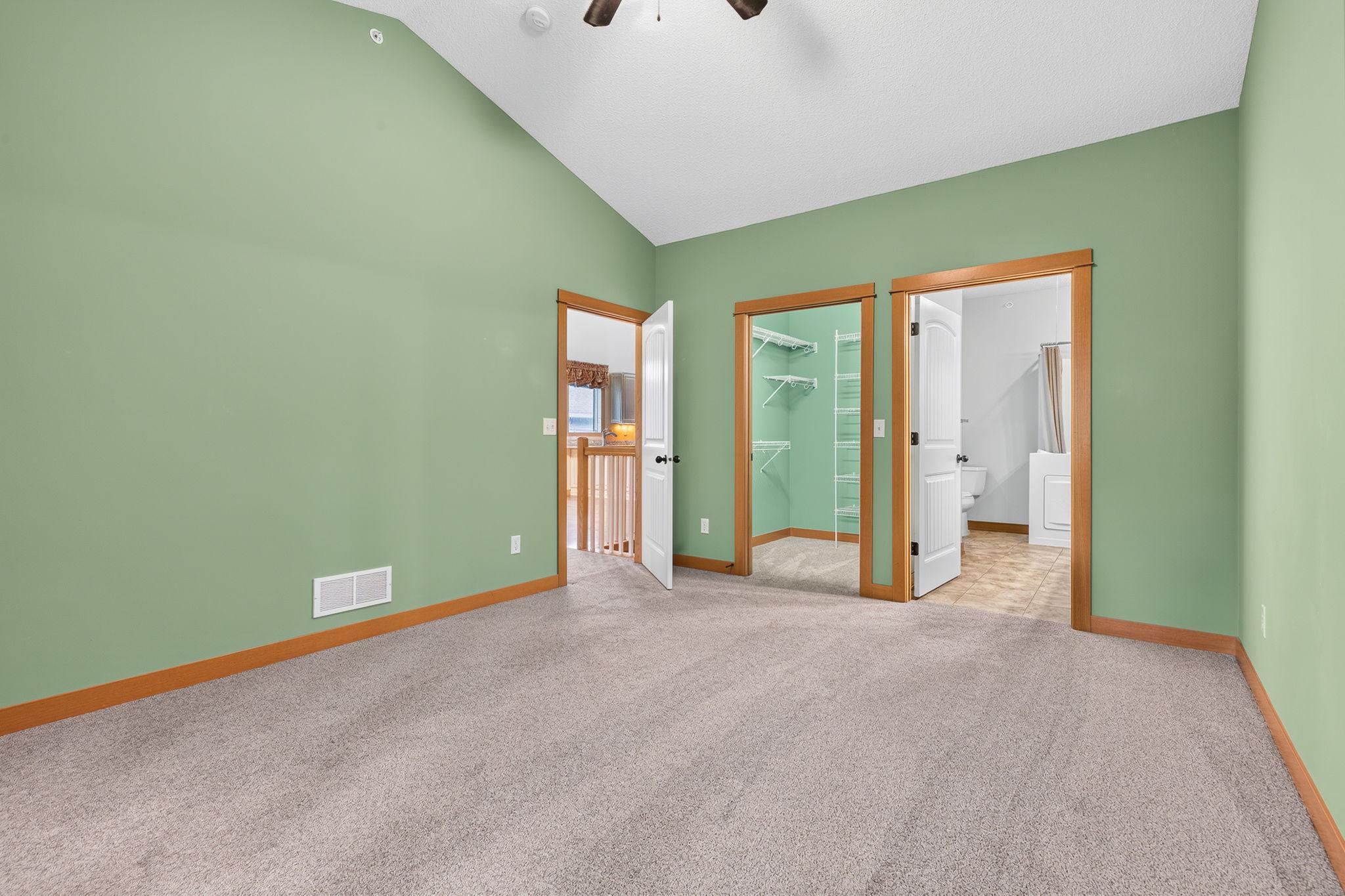 18-web-or-mls-5845 Oakgreen Court North Stillwater-14.jpg