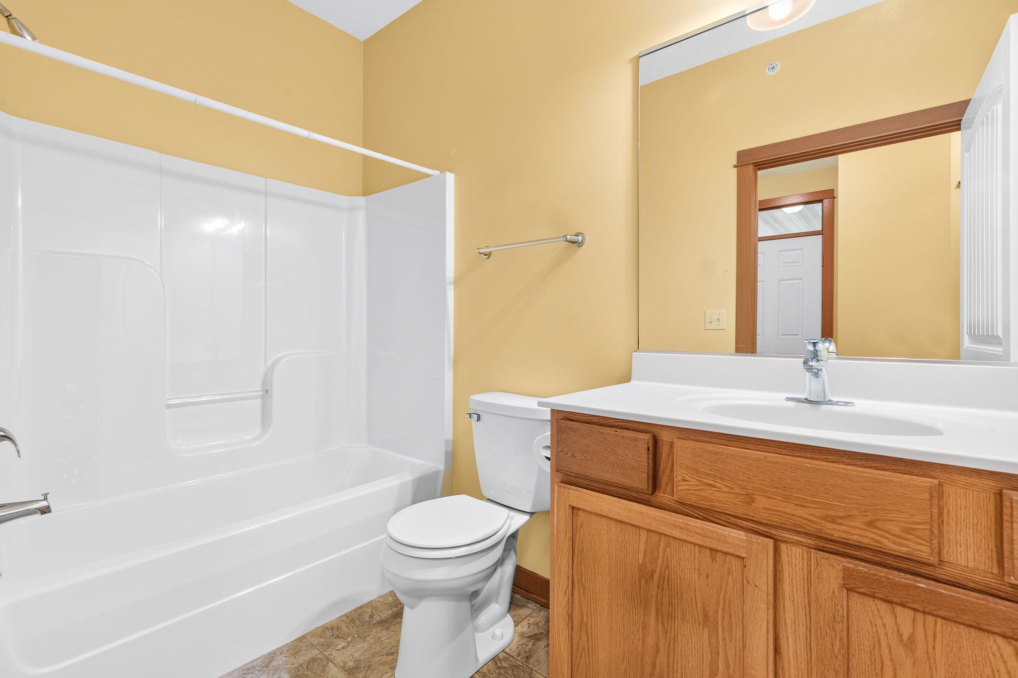 24-web-or-mls-5845 Oakgreen Court North Stillwater-29.jpg