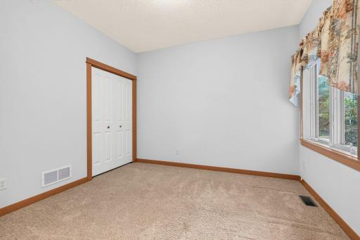 21-web-or-mls-5845 Oakgreen Court North Stillwater-28.jpg
