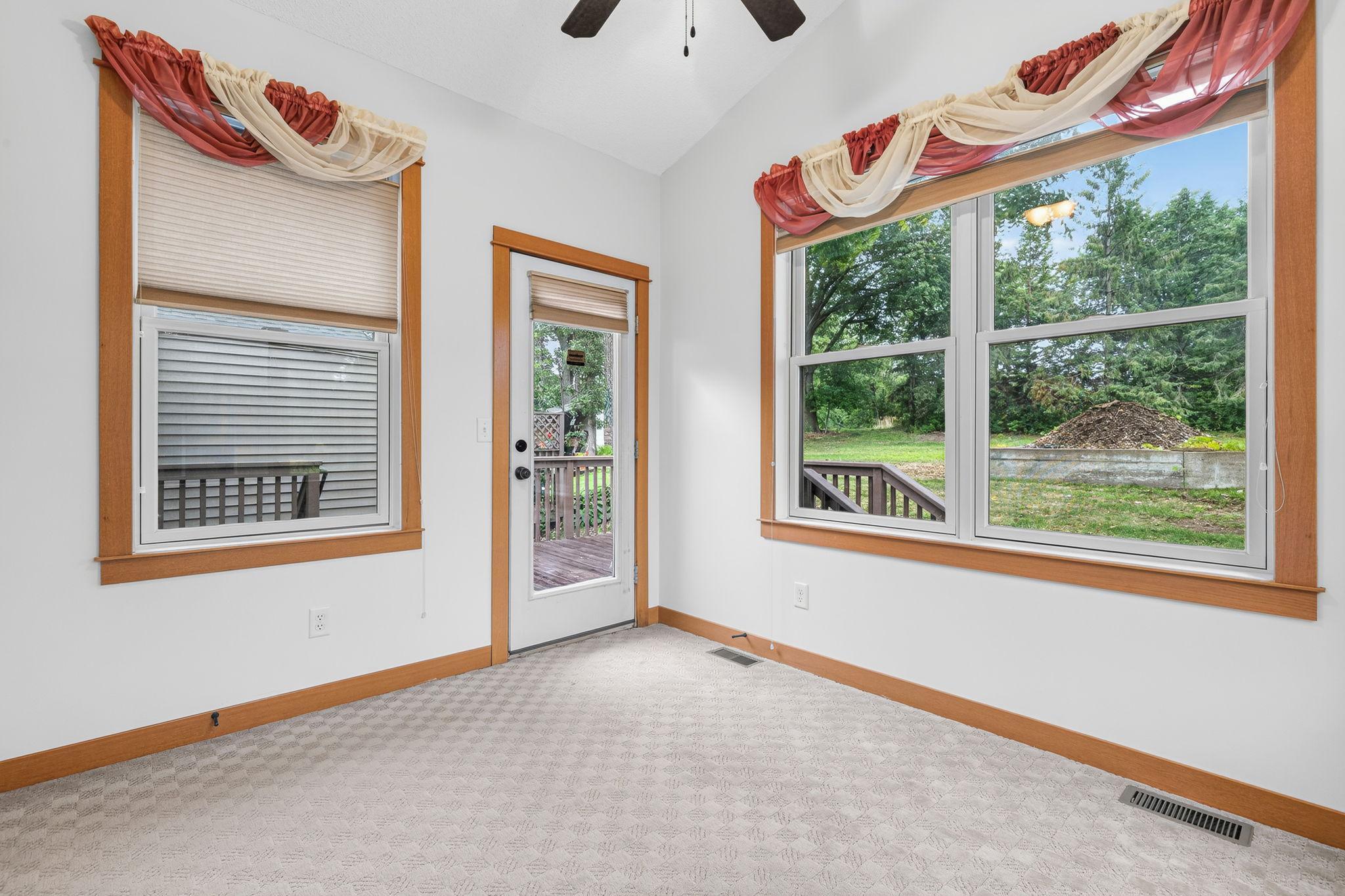 23-web-or-mls-5845 Oakgreen Court North Stillwater-12.jpg