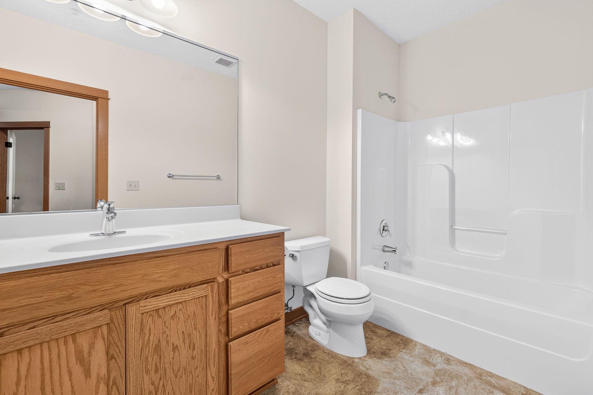 28-web-or-mls-5845 Oakgreen Court North Stillwater-23.jpg