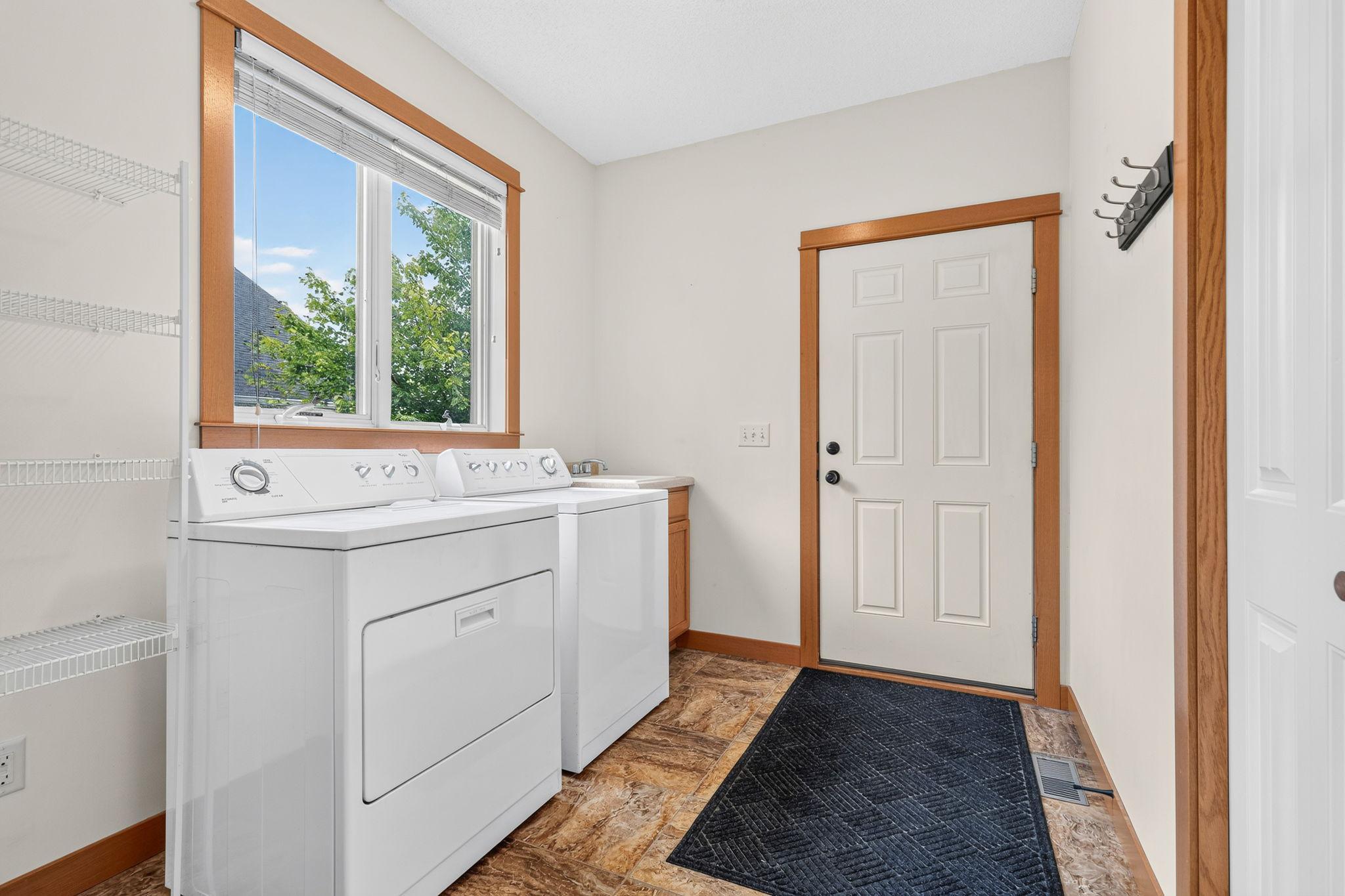 29-web-or-mls-5845 Oakgreen Court North Stillwater-26.jpg