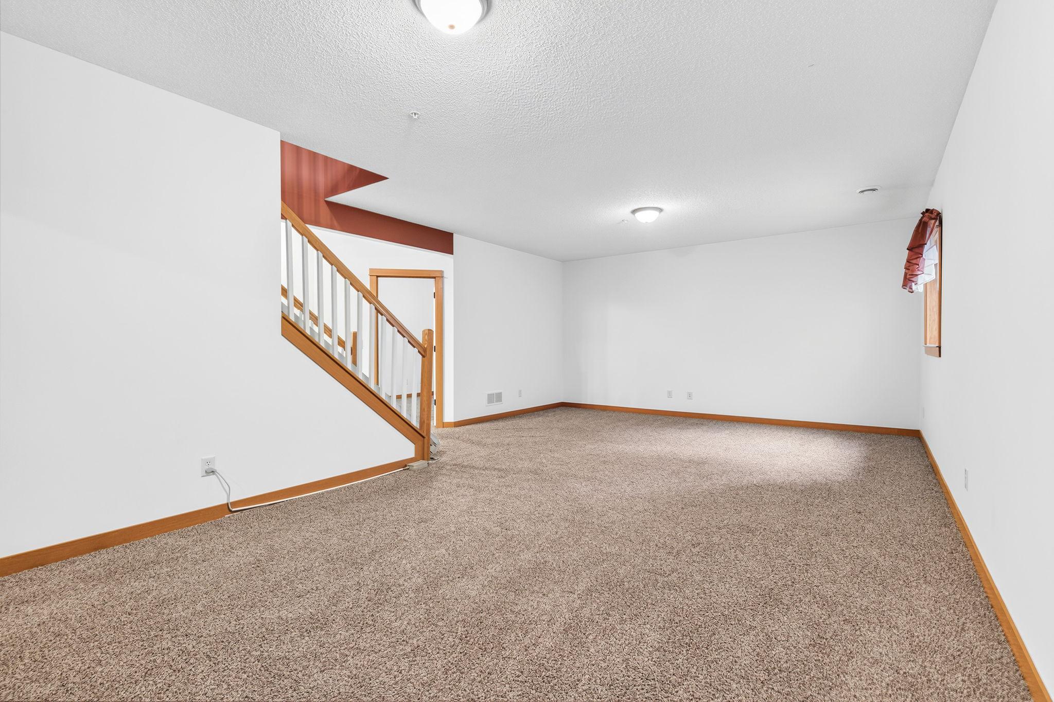 26-web-or-mls-5845 Oakgreen Court North Stillwater-25.jpg