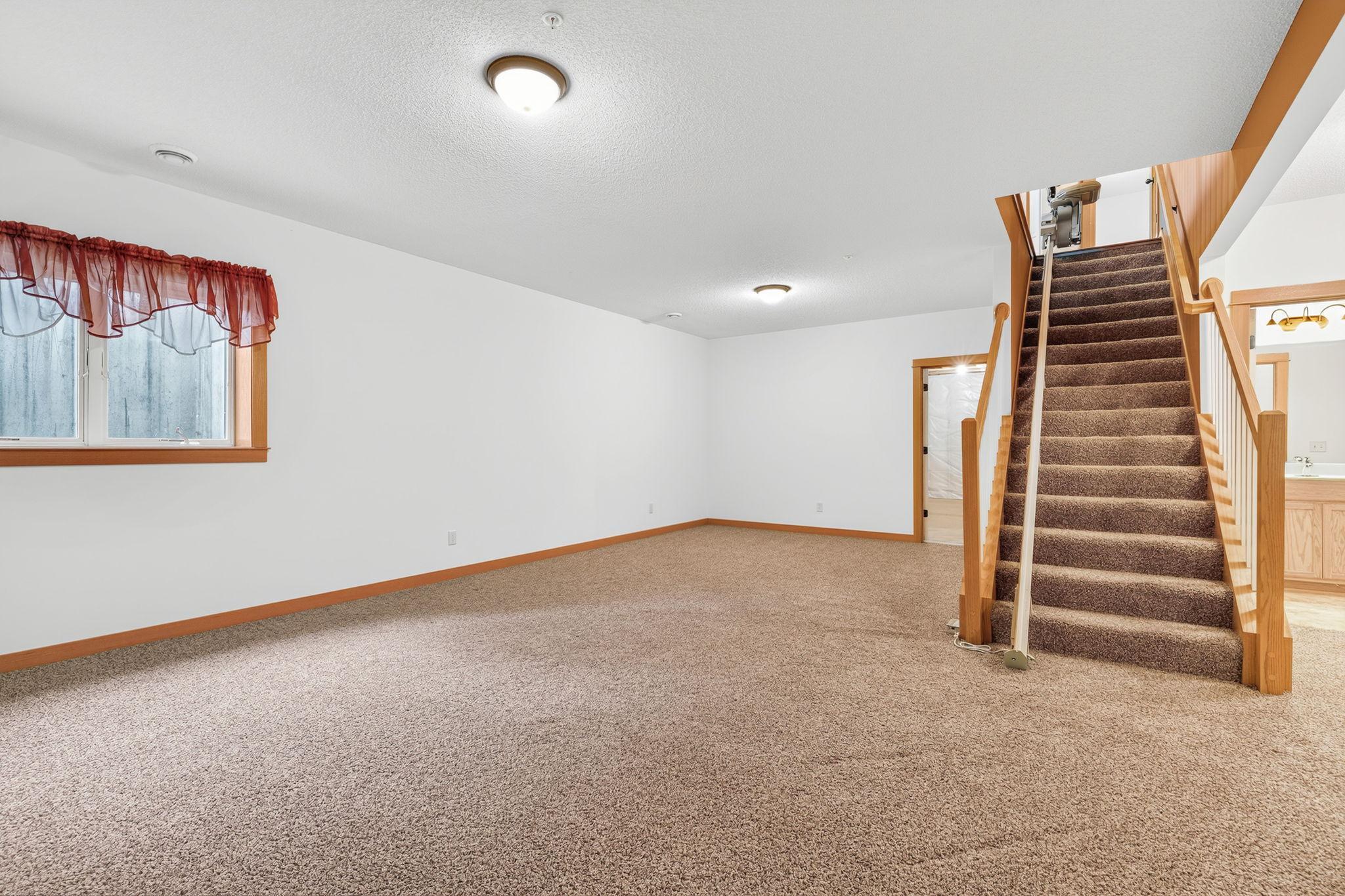 25-web-or-mls-5845 Oakgreen Court North Stillwater-24.jpg