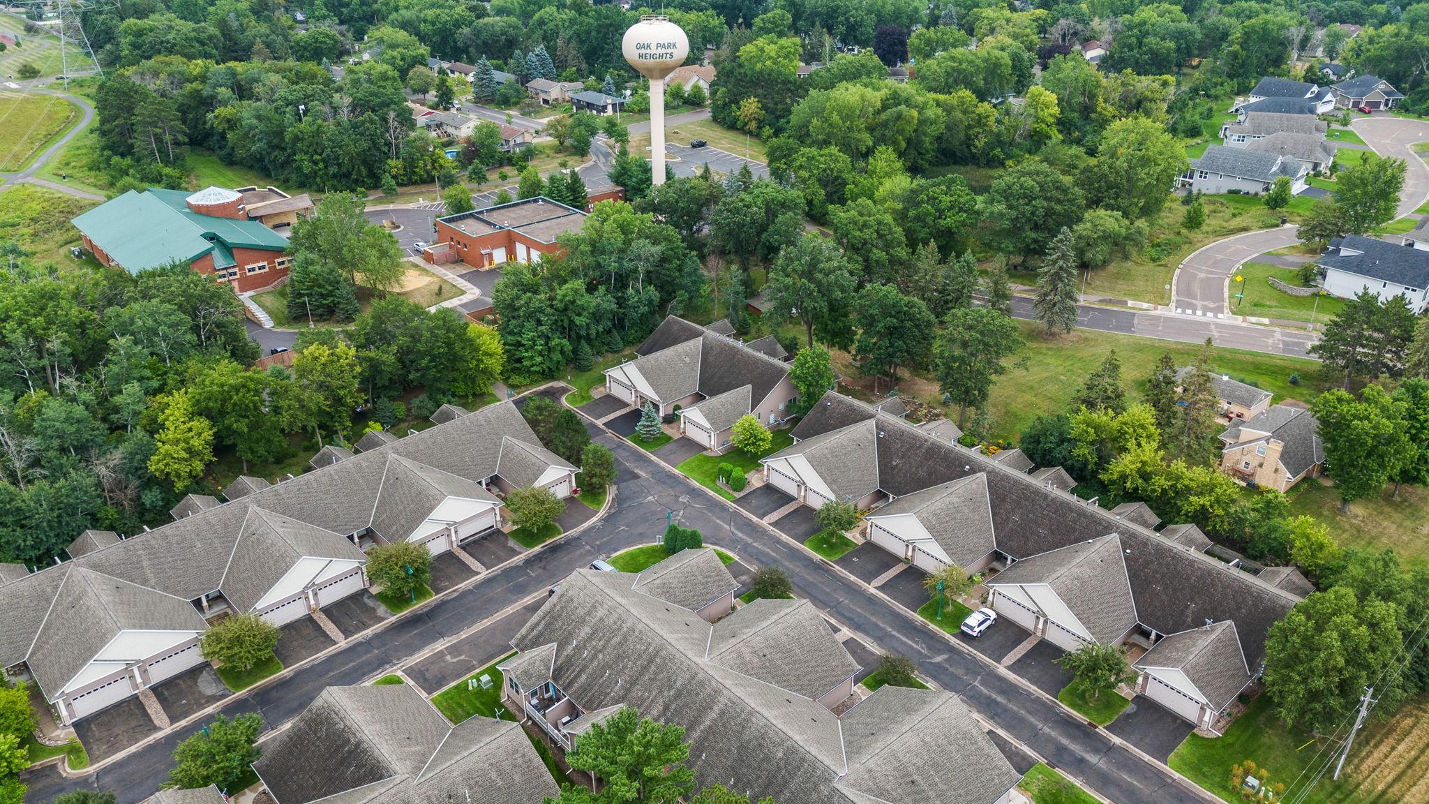 34-web-or-mls-5845 Oakgreen Court North Stillwater-9.jpg