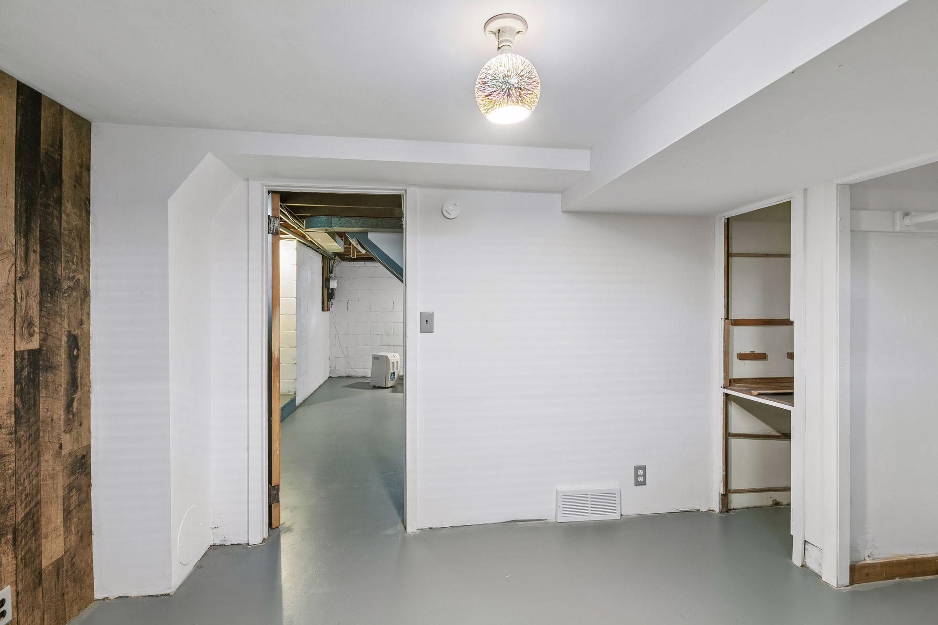 2933 Hillsboro Avenue South - Spacecrafting - 0026.jpg