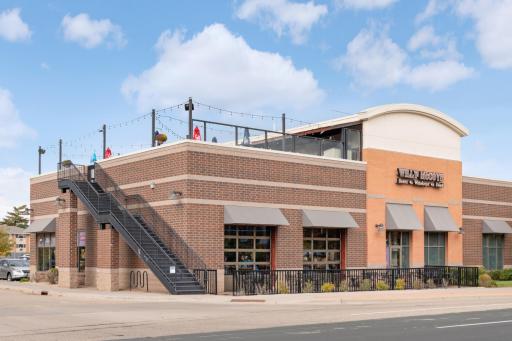 Enjoy convenient access to nearby dining, shopping and everyday amenities throughout Bloomington.