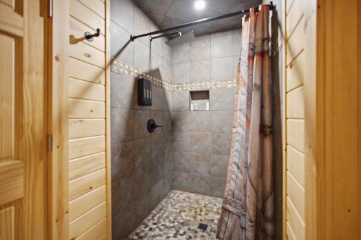 32-web-or-mls-29917-n-bay-dr.jpg