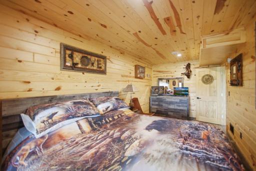 30-web-or-mls-29917-n-bay-dr.jpg