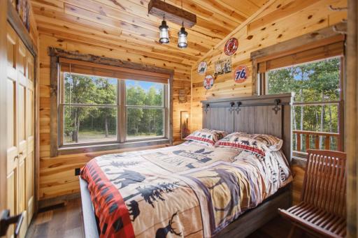 21-web-or-mls-29917-n-bay-dr.jpg