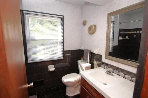Upper Level Full Bath